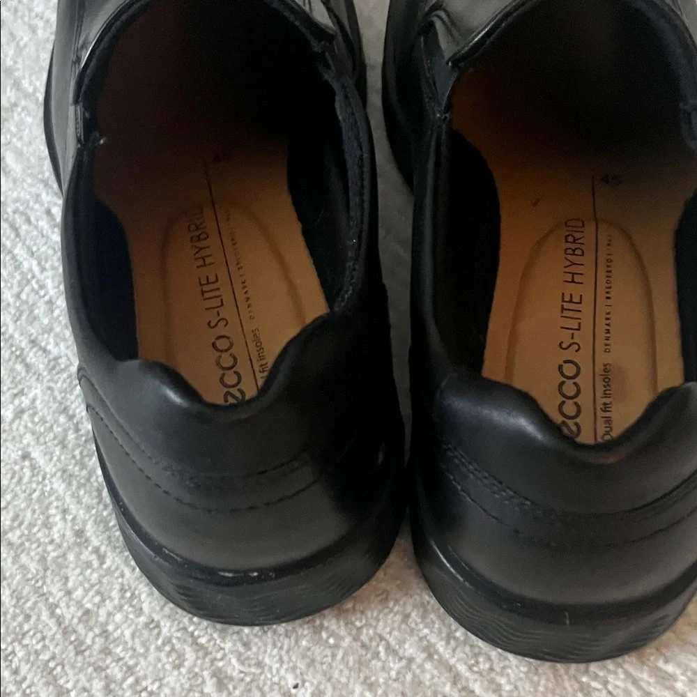 ECCO Men's Classic Black Slip-On Loafers - Picture 4 of 10